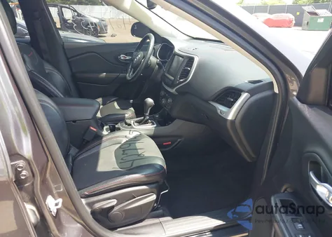 2017 Jeep Cherokee Trailhawk z USA, uszkodzony, nr VIN 1C4PJMBS6HW561281